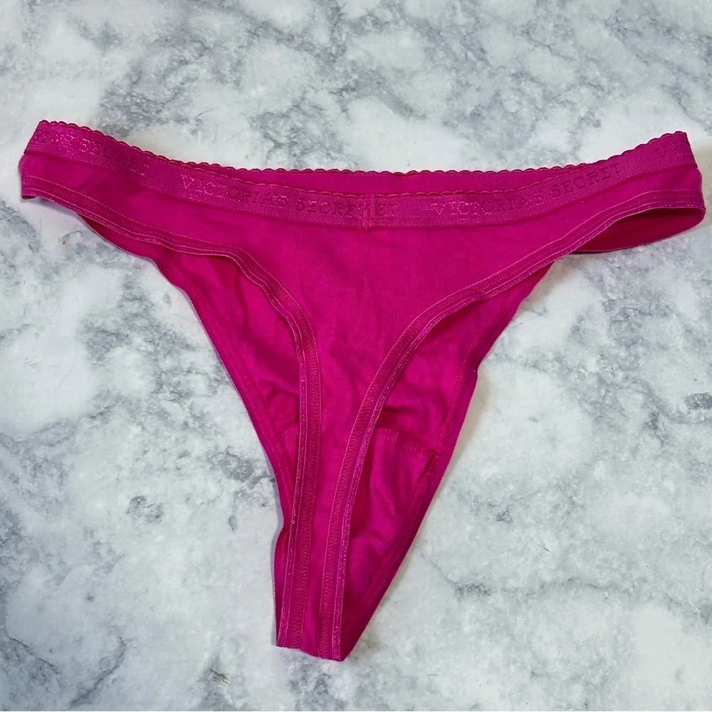 NWT vintage Victoria’s Secret pink snowflake rhinestone low rise thong Y2K M